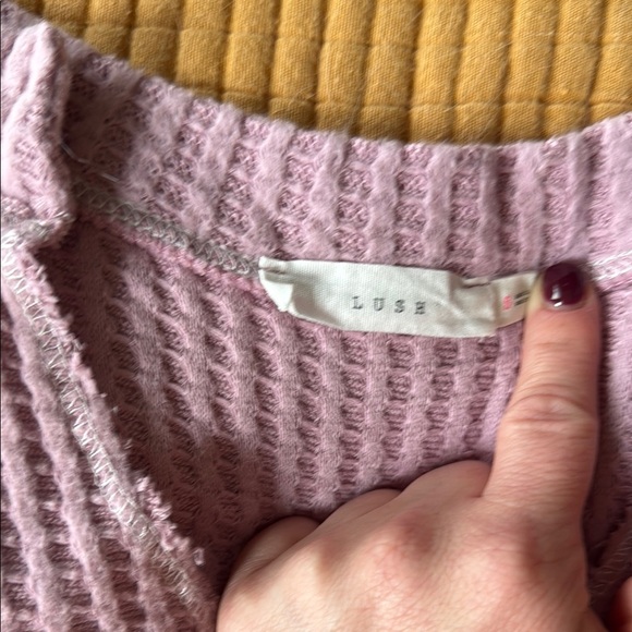 Lush Ribbed Ruffled Crop Top - Picture 2 of 3